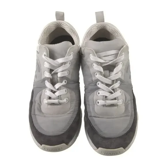 ❤️Chanel CC Logo Sneakers❤️ - Picture 3 of 5